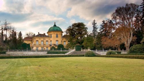 1572948642-zamecka-zahrada-zamek-buchlovice