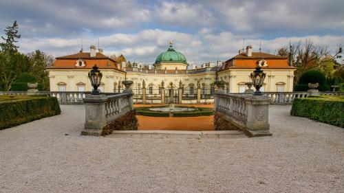 1572961021-zamek-buchlovice-schody