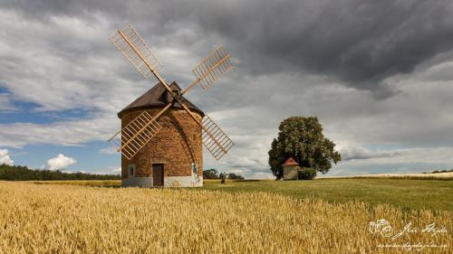 1594639818-mlyn-chvalkovice-web