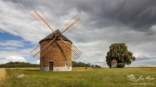 1594639840-mlyn-chvalkovice-web1