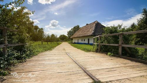 1598347050-skanzen-straznice-most-a-domek-p
